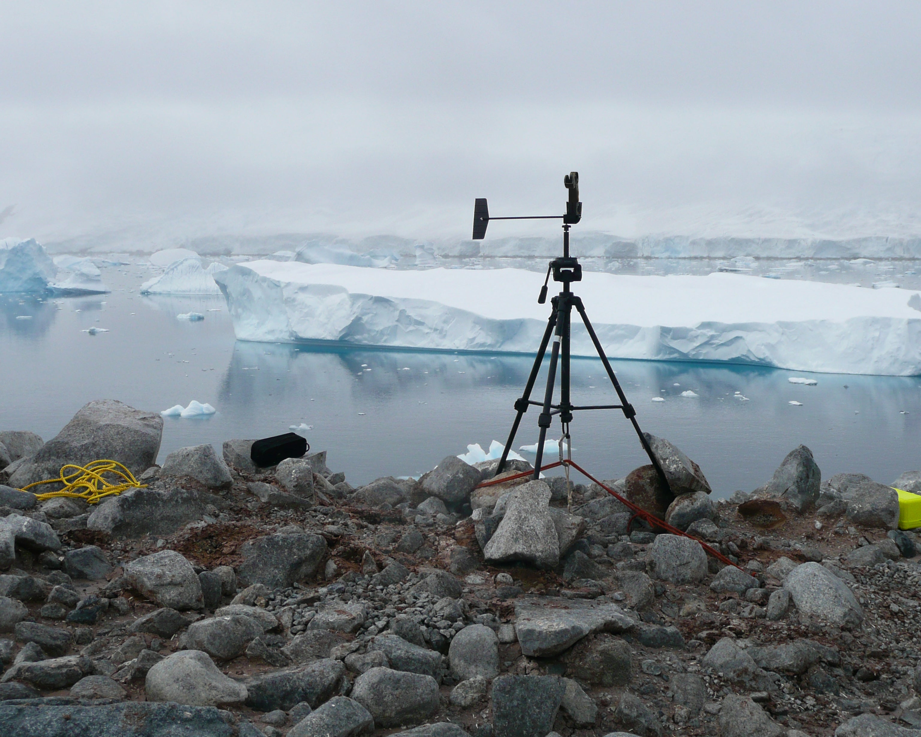 Kestrel 5500 iwith Tripod n the Arctic