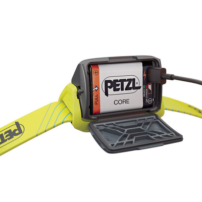 PETZL TIKKA CORE Wiederaufladbare, kompakte Stirnlampe mit rotem Licht | 450 Lumen