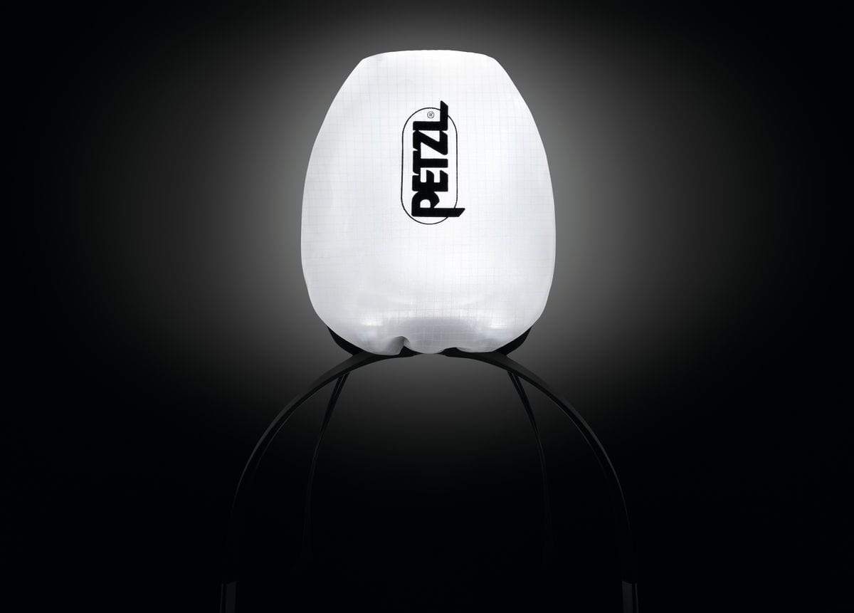 PETZL IKO CORE 軽量充電式ヘッドランプ w/ マルチビーム